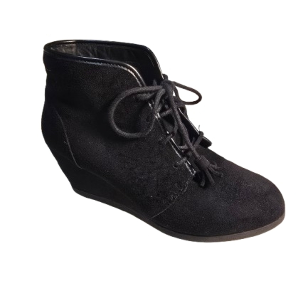 Madden Girl Dailee Black Faux Suede Wedge Bootie, Round toe, lace up, tassel
